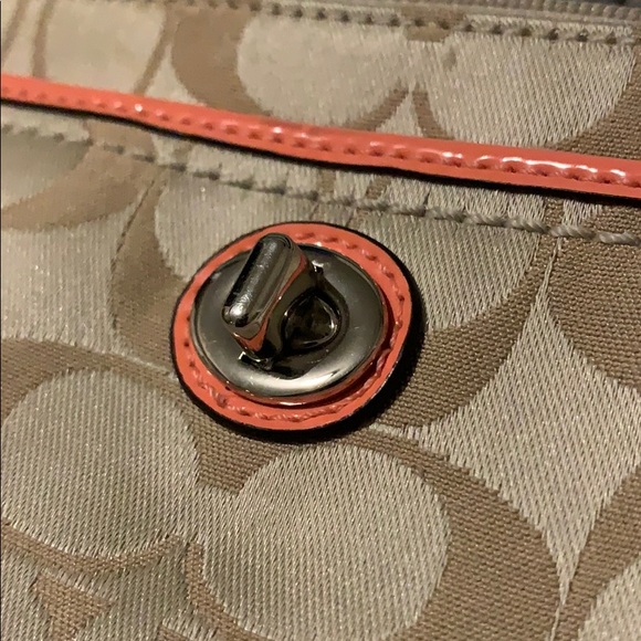 COACH wristlet - Picture 6 of 8